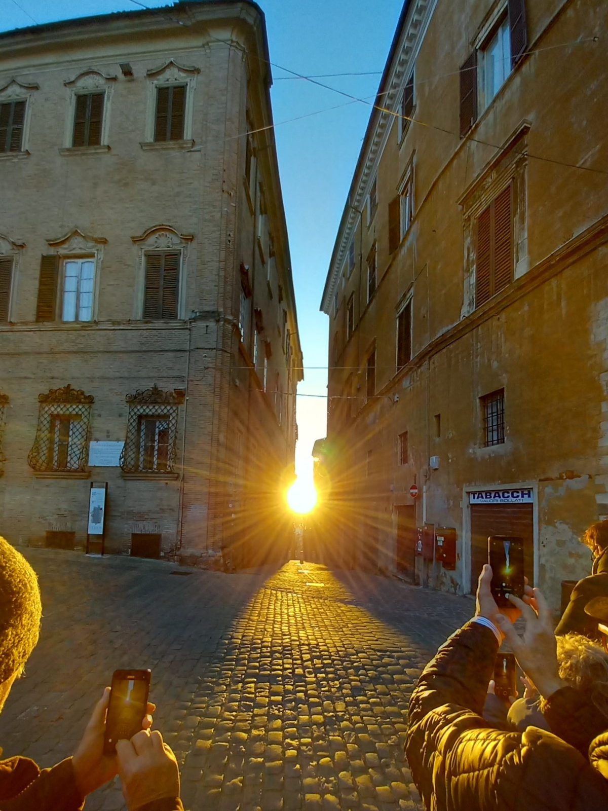 Fotografia del sorgere del sole in Costa Lombarda a Jesi